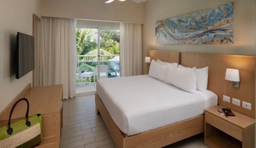 Habitación junior, 1 cama de matrimonio grande, vistas a la piscina