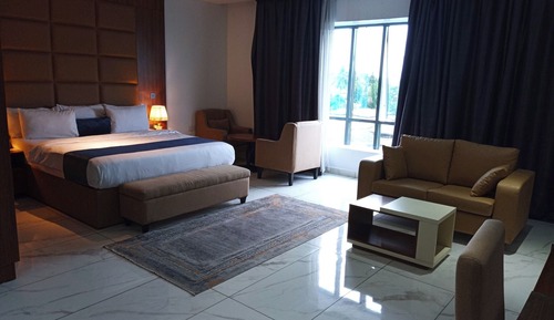 Habitación Confort, balcón, vistas a la ciudad