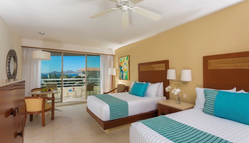 Habitación superior, balcón, frente a la playa