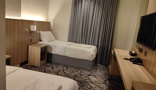Habitación triple básica, vistas a la ciudad