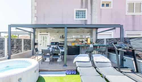 Apartamento (Two Bedroom Apartment with Balcony)