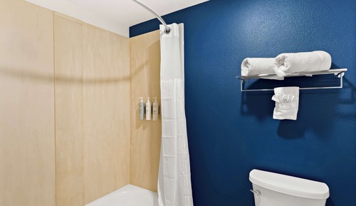 Habitación, 2 camas de matrimonio, accesible para personas con discapacidad, bañera (Mobility)