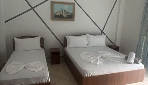 Habitación triple básica, balcón
