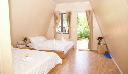 Habitación con 1 cama doble o 2 individuales, baño privado, vistas al jardín