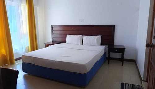 Apartamento clásico, balcón, vistas a la ciudad