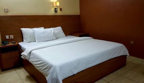 Habitación Confort, balcón, vistas a la ciudad