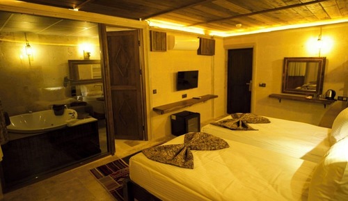 Habitación triple estándar, balcón, vistas a la montaña