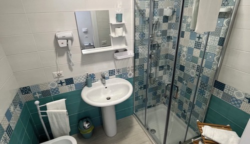 Habitación Confort con 1 cama doble o 2 individuales