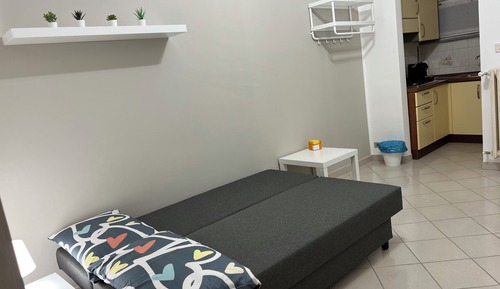 Habitación triple económica, cocina básica, vistas al patio