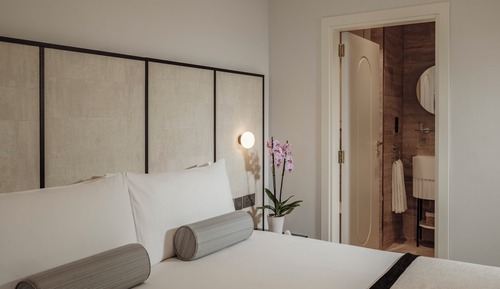 Habitación clásica con 1 cama doble o 2 individuales, vistas a la ciudad