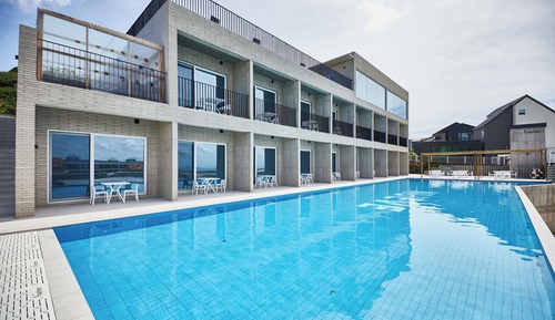 Nueve Resort (Up to 2 People / Maximum 4 People) - Additional guests must be paid on-site.
