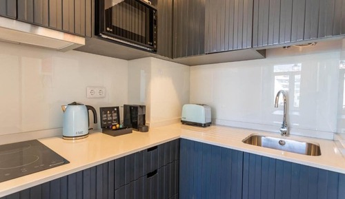 Estudio familiar, 1 cama doble con sofá cama, no fumadores, cocina básica