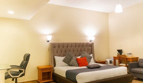 Suite estudio junior, 1 cama de matrimonio grande, vistas al jardín