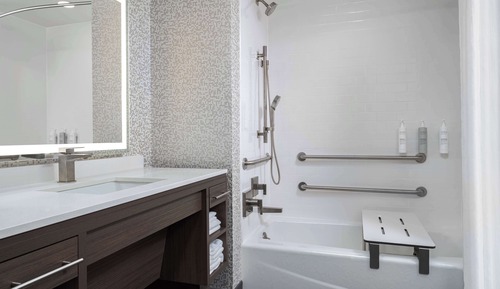 Suite estudio, 1 cama de matrimonio grande, accesible para personas con discapacidad, bañera