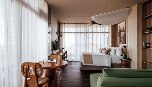 Suite estudio familiar, 1 cama de matrimonio grande con sofá cama, no fumadores, balcón
