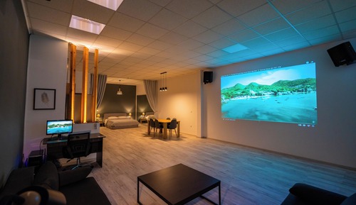 Estudio superior, vistas al jardín