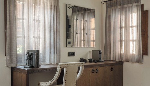 Deluxe Loft with Fireplace and Bathtub
