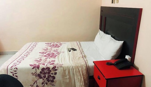 Habitación básica, balcón, vistas a la ciudad