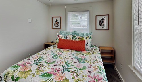 Casa, 1 cama de matrimonio con sofá cama, terraza, vistas al jardín (Coral Cottage)