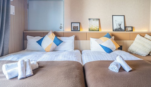 Habitación triple, no fumadores, balcón