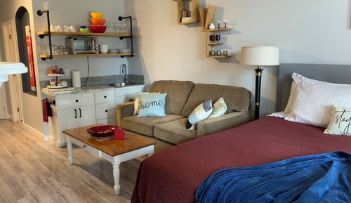 Estudio superior, 1 cama de matrimonio grande con sofá cama, en la zona del jardín