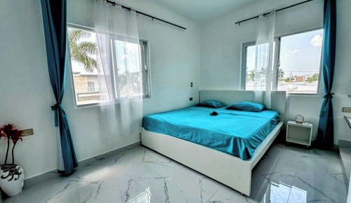 Habitación básica, vistas a la piscina