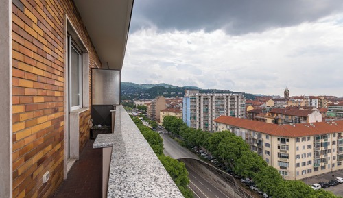 Apartamento, balcón, vistas a la colina