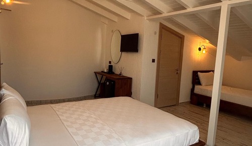 Habitación triple Deluxe, balcón