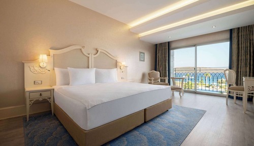 Habitación estándar, 1 cama de matrimonio grande con sofá cama, vistas al mar