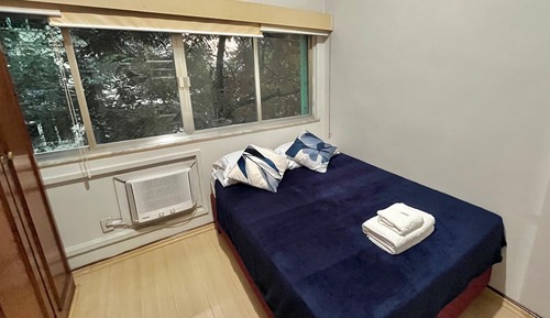 Apartamento básico, varias camas, frigorífico y microondas