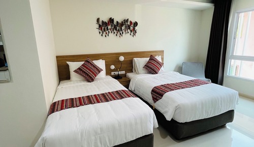 Habitación Deluxe con 2 camas individuales, balcón, vistas a la ciudad