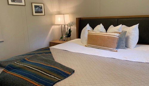 Cabaña Deluxe, 1 cama de matrimonio grande con sofá cama, cocina, junto a la montaña