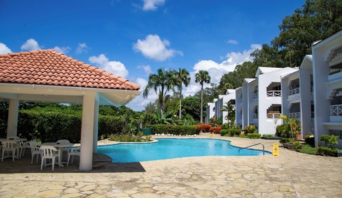 Apartamento de diseño, vistas al jardín, junto a la piscina