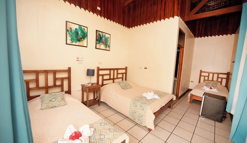Habitación cuádruple familiar, vistas al jardín