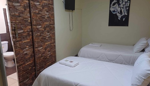 Habitación básica con 1 cama doble o 2 individuales