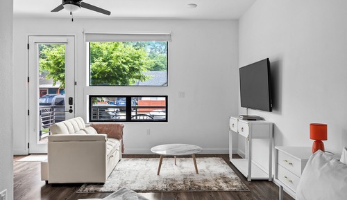 Estudio, 1 cama de matrimonio, patio, vistas a la ciudad