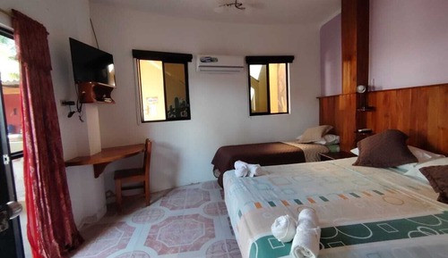 Habitación estándar con 1 cama doble o 2 individuales, balcón, vistas a la laguna