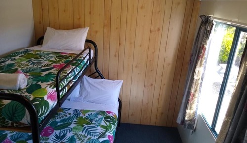 Superior 1 Bedroom Ensuite Cabin - 2 Queen Beds and Single Bed