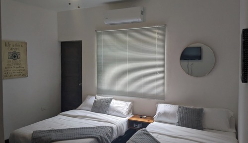 Habitación básica doble, no fumadores, baño privado