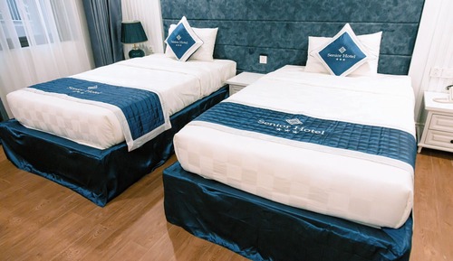 Habitación superior con 1 cama doble o 2 individuales, vistas a la ciudad