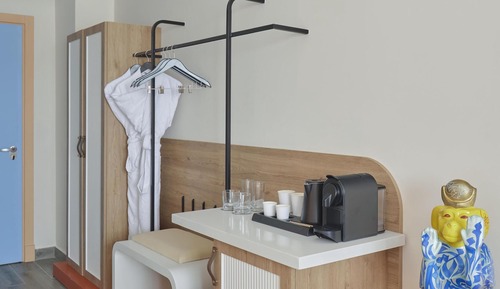 Habitación básica con 1 cama doble o 2 individuales, 2 camas individuales