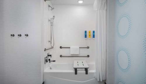 Habitación, 2 camas de matrimonio, accesible para personas con discapacidad, bañera