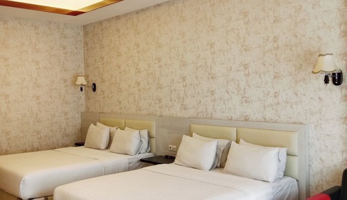 Habitación familiar con 2 camas individuales, 2 camas de matrimonio, no fumadores, baño privado