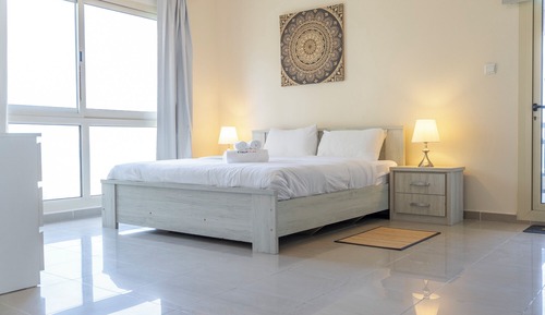 Apartamento clásico, balcón, vistas al mar