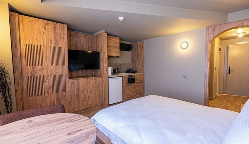 Habitación Deluxe doble, cocina básica, vistas a la ciudad