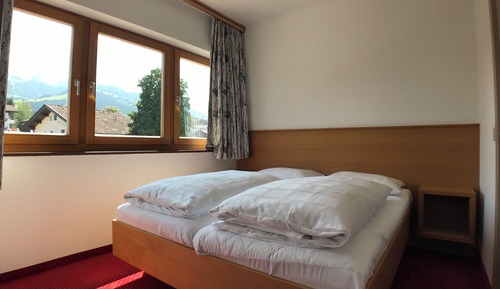Apartamento clásico, balcón, vistas a la montaña
