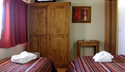 Vila Com Três Quartos