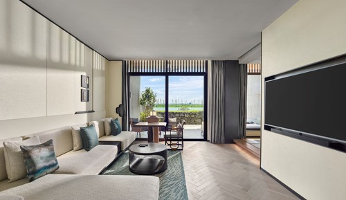 Suite (Lakefront wellbeing pool)