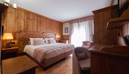 Habitación con 1 cama doble o 2 individuales, balcón