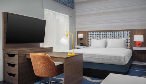 Estudio, 1 cama de matrimonio grande, frigorífico y microondas (Wet bar)
